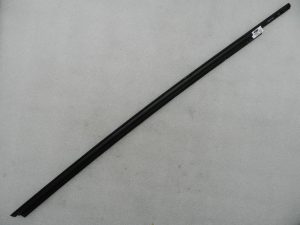 Toyota Yaris oriģinālā loga apdare – dekoratīvā līste priekšā labajā pusē 68160K0010