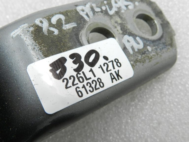 „Toyota Yaris“ oriģinālais priekšējās labās puses durvju eņģu komplekts 1G3 Magnetic Gray Metallic