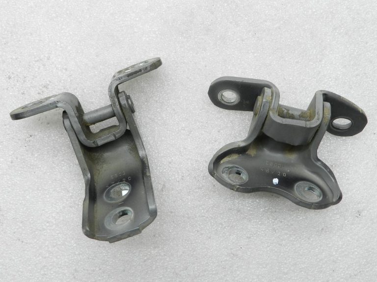„Toyota Yaris“ oriģinālais priekšējās labās puses durvju eņģu komplekts 1G3 Magnetic Gray Metallic