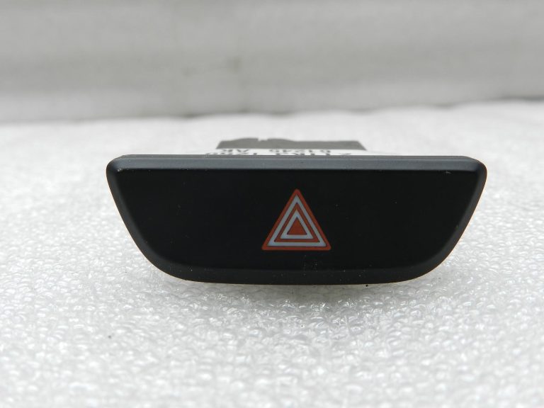 Toyota Yaris oriģinālais avārijas gaismas slēdzis 843320D220