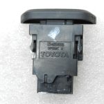 Toyota Yaris oriģinālais avārijas gaismas slēdzis 843320D220