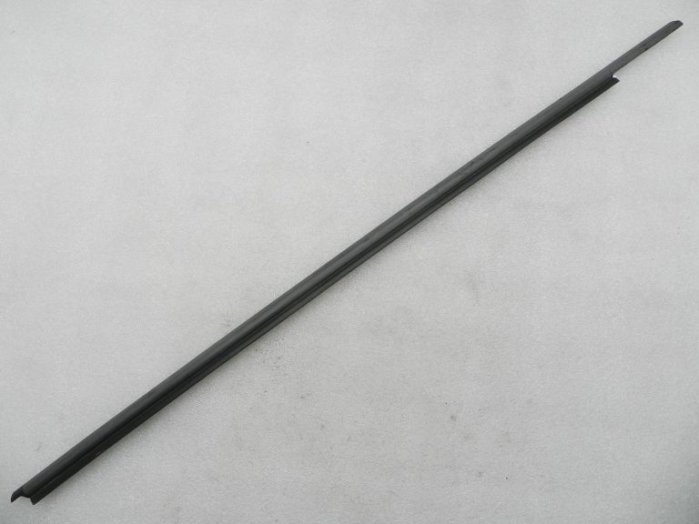 Toyota Yaris oriģinālā loga apdare, priekšējā kreisā puse 68210K0010