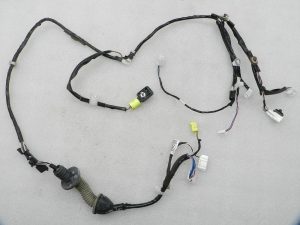 Toyota Yaris oriģinālais priekšējais labais durvju vadu komplekts 82151K0060