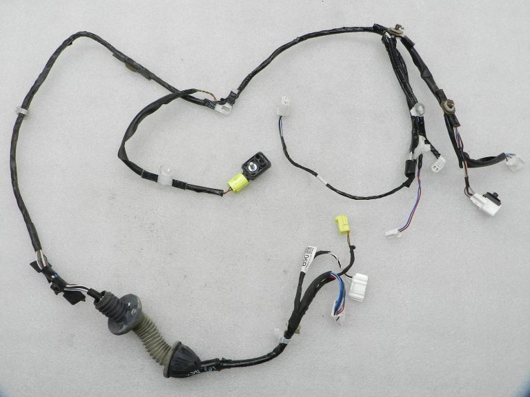 Toyota Yaris oriģinālais priekšējais labais durvju vadu komplekts 82151K0060