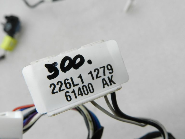 Toyota Yaris oriģinālais priekšējais labais durvju vadu komplekts 82151K0060