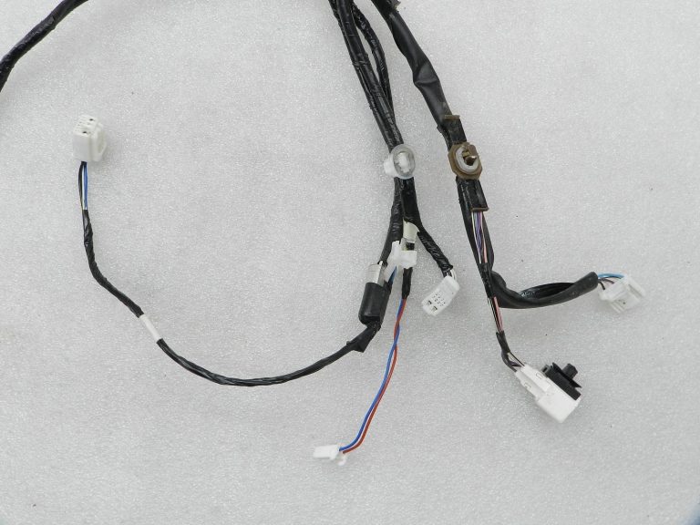 Toyota Yaris oriģinālais priekšējais labais durvju vadu komplekts 82151K0060