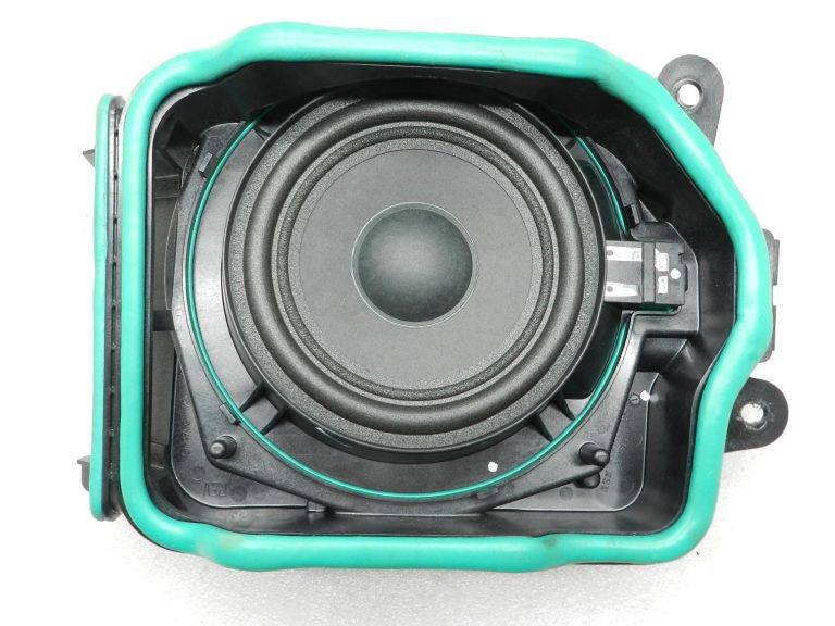 BMW G30 520D oriģinālais subwoofer skaļrunis labajā pusē 65139395862