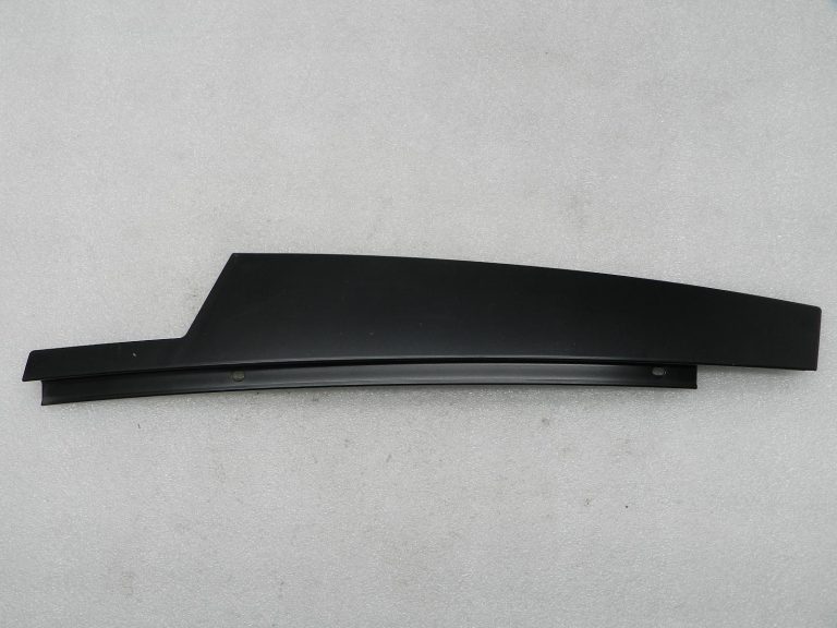 BMW G30 520D oriģinālā apdare A-stabiņam priekšējās durvis labajā pusē 51337336954