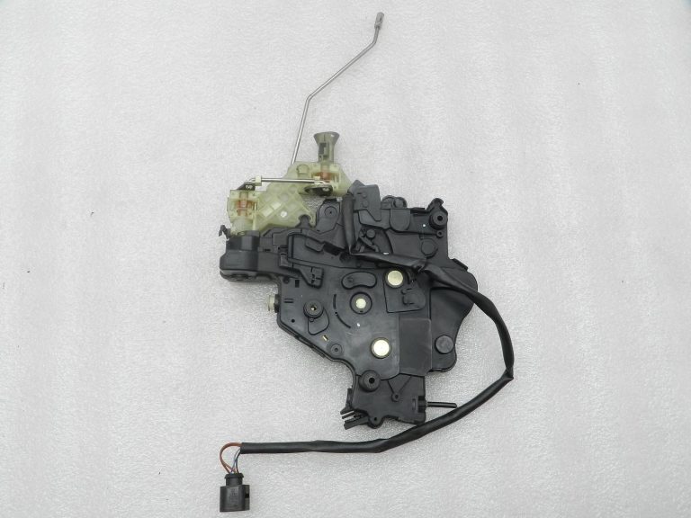 VW Caddy oriģinālā durvju slēdzene aizmugurējai kreisajai bīdāmajai durvij 2k0843653ae BOJĀTA!!!