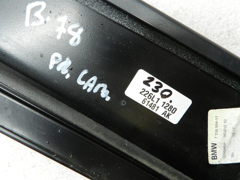 BMW G30 520D oriģinālā apdare A-stabiņam priekšējās durvis labajā pusē 51337336954