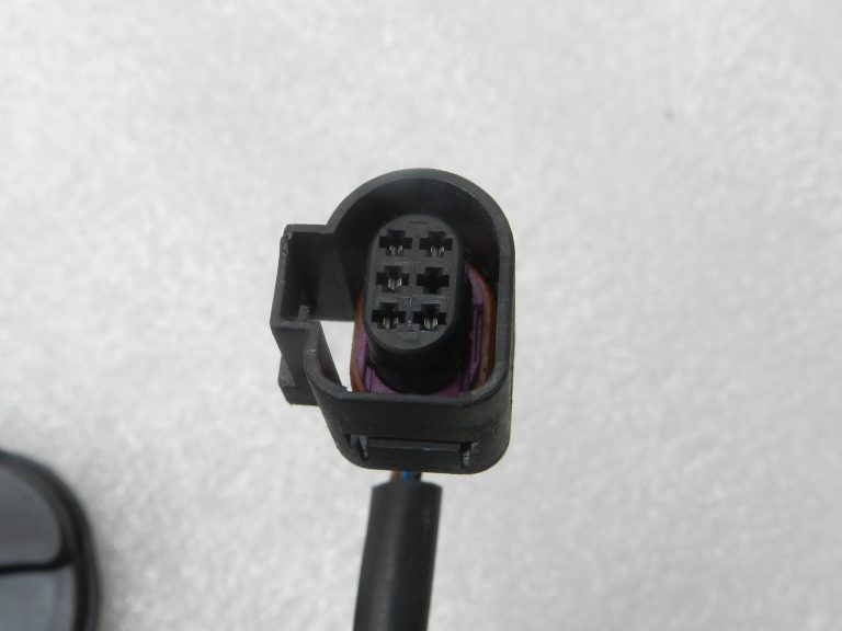 VW Caddy oriģinālā durvju slēdzene aizmugurējai kreisajai bīdāmajai durvij 2k0843653ae BOJĀTA!!!