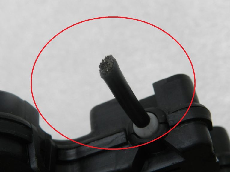 VW Caddy oriģinālā durvju slēdzene aizmugurējai kreisajai bīdāmajai durvij 2k0843653ae BOJĀTA!!!