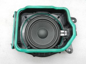 BMW G30 520D oriģinālais subwoofer skaļrunis (kreisajā pusē) 65139395861