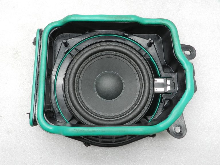 BMW G30 520D oriģinālais subwoofer skaļrunis (kreisajā pusē) 65139395861