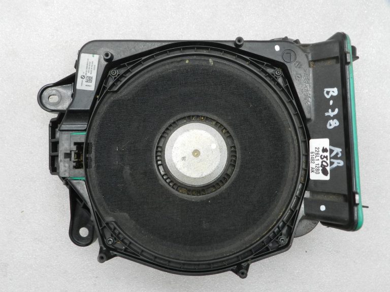 BMW G30 520D oriģinālais subwoofer skaļrunis (kreisajā pusē) 65139395861