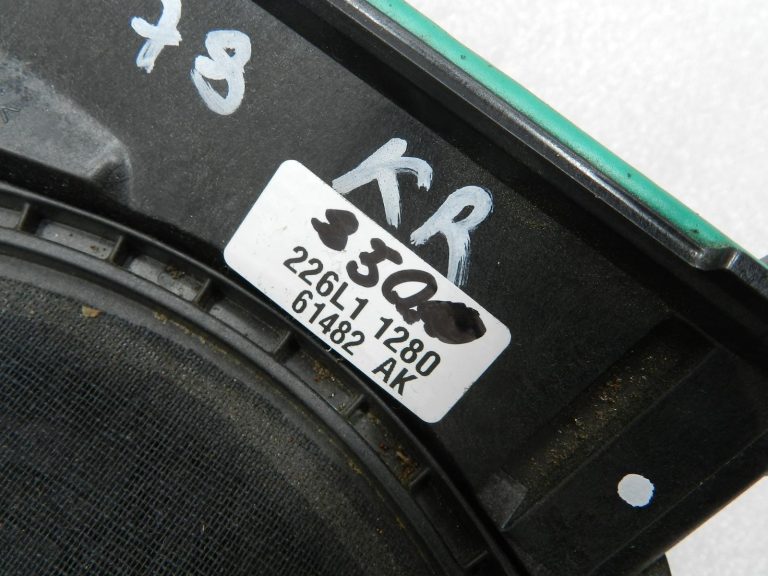 BMW G30 520D oriģinālais subwoofer skaļrunis (kreisajā pusē) 65139395861