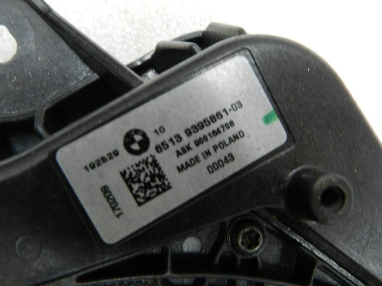 BMW G30 520D oriģinālais subwoofer skaļrunis (kreisajā pusē) 65139395861