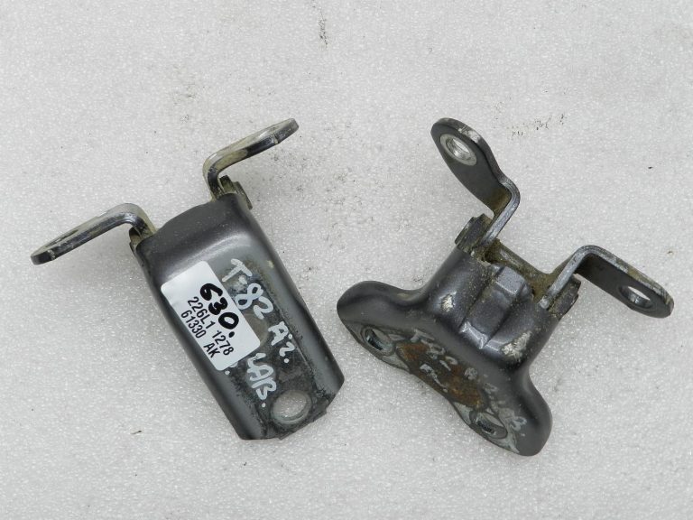 „Toyota Yaris“ oriģinālais aizmugurējās labās puses durvju eņģu komplekts 1G3 Magnetic Gray Metallic