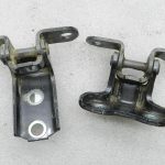 „Toyota Yaris“ oriģinālais aizmugurējās labās puses durvju eņģu komplekts 1G3 Magnetic Gray Metallic