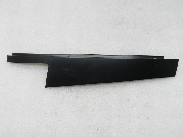 BMW G30 520D oriģinālā apdare B-stabiņam, aizmugurējās durvis, labā puse 51357336976