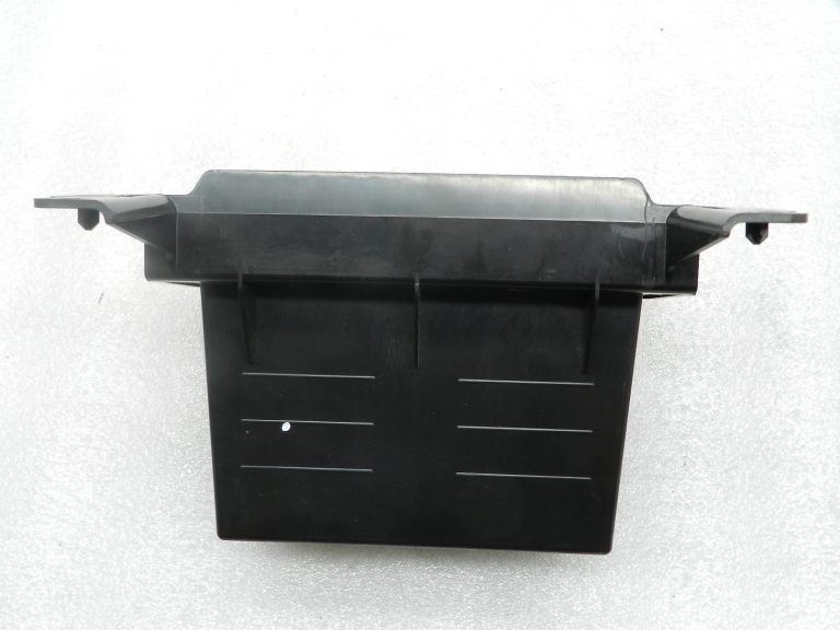 Nissan Navara II oriģinālais glabāšanas nodalījums 684755x00a