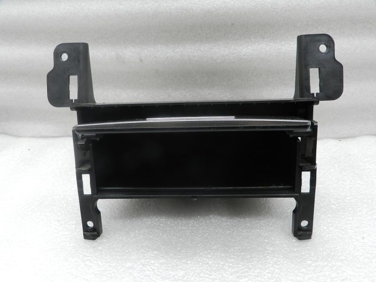 Nissan Navara II oriģinālais glabāšanas nodalījums 684755x00a