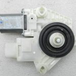 BMW G30 520D oriģinālais priekšējais labais logu pacēlāja motors