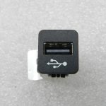 BMW G30 520D oriģinālā USB ligzda 84109229294