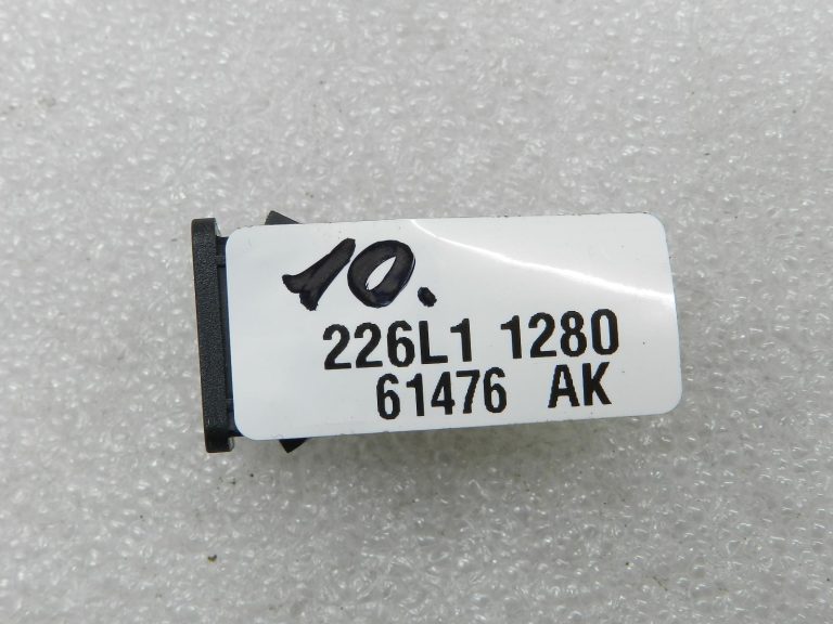 BMW G30 520D oriģinālā USB ligzda 84109229294