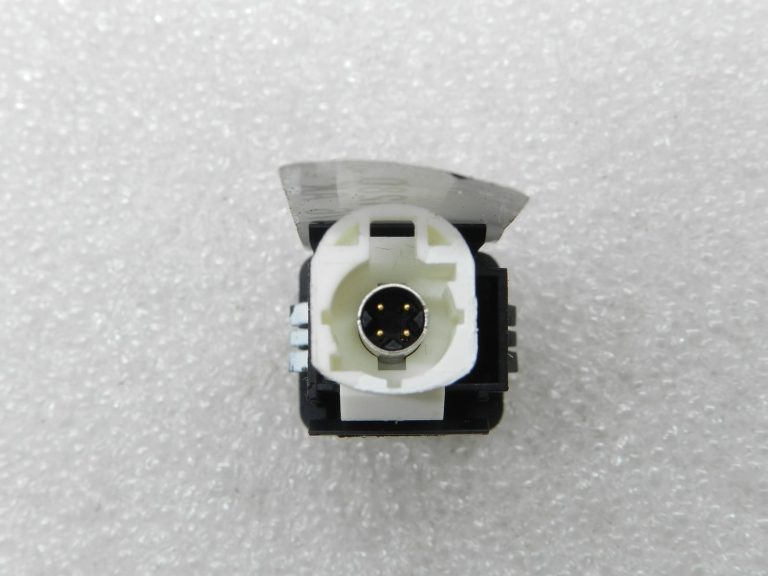 BMW G30 520D oriģinālā USB ligzda 84109229294