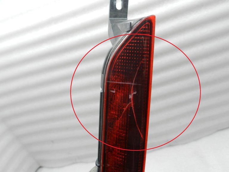 Dodge Caliber oriģinālā trešā bremžu lampa ir BOJĀTA!