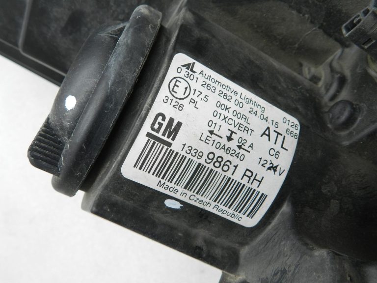 Opel Zafira C oriģinālais priekšējais lukturis Bi-Xenon (labais) 13401002