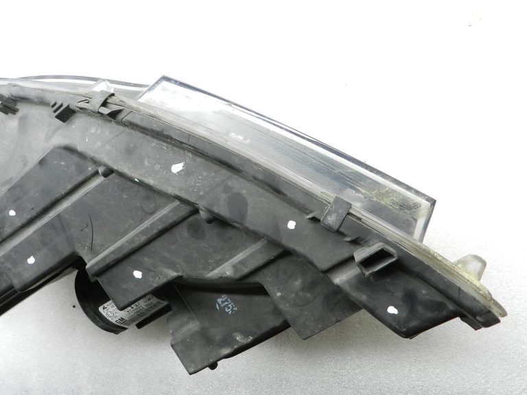 Opel Zafira C oriģinālais priekšējais lukturis Bi-Xenon (labais) 13401002