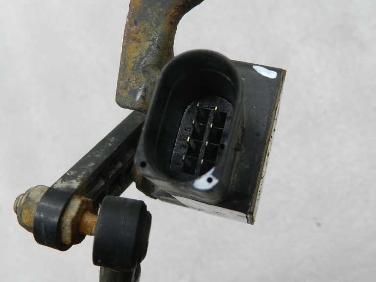 Nissan X-Trail oriģinālais līmeņa sensors 53820JG00A