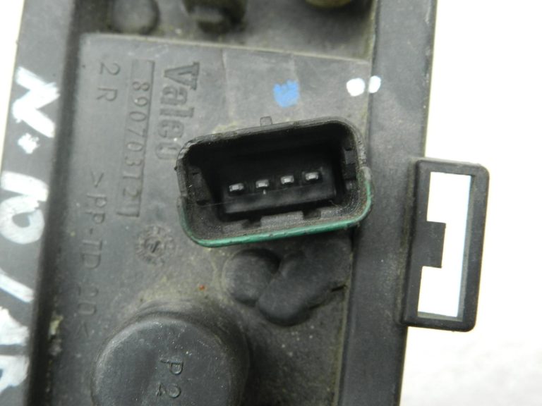 Nissan Qashqai oriģinālais aizmugurējā luktura spuldzes turētājs (labajā pusē) 26551JD00A