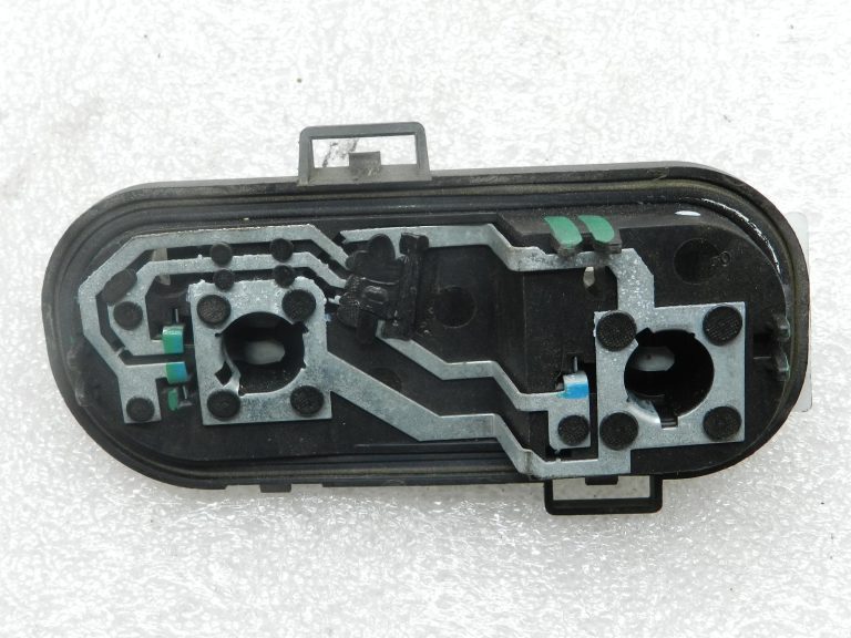 Nissan Qashqai oriģinālais aizmugurējā luktura spuldzes turētājs (labajā pusē) 26551JD00A