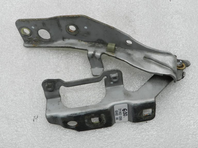 Nissan X-Trail oriģinālais motora pārsega eņģe priekšā pa labi 654008H300 KY0 – SILVER M