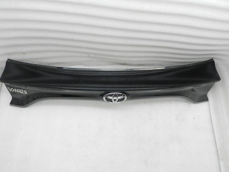 Toyota Yaris oriģinālā aizmugurējā durvju pārsega apdare 76801K0010
