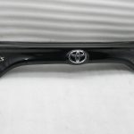 Toyota Yaris oriģinālā aizmugurējā durvju pārsega apdare 76801K0010