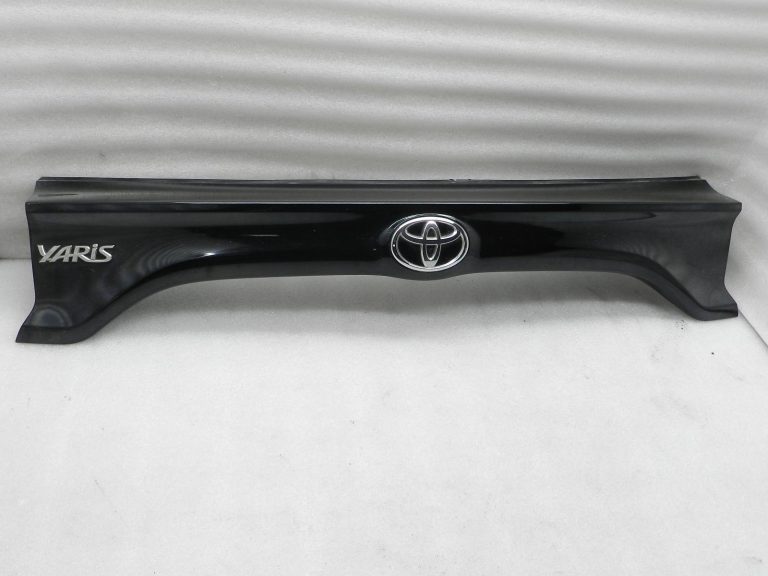 Toyota Yaris oriģinālā aizmugurējā durvju pārsega apdare 76801K0010