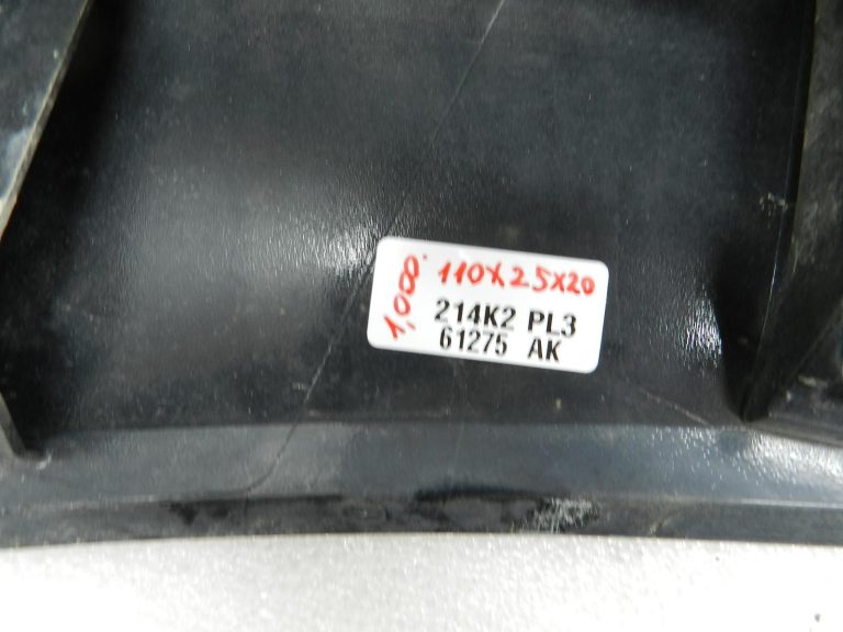 Toyota Yaris oriģinālā aizmugurējā durvju pārsega apdare 76801K0010