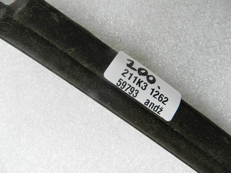 Nissan Qashqai oriģinālā aizmugurējā labās puses durvju blīve 828204EA0A