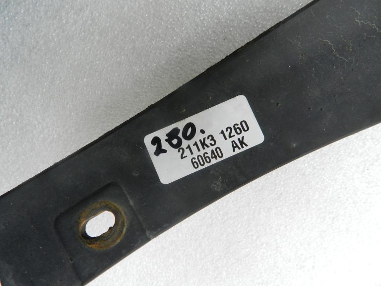 Nissan Navara II oriģinālais aizmugurējais kreisais dubļu aizsargs 78811EB000