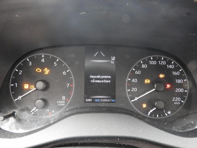 Toyota Yaris oriģinālais instrumentu panelis – spidometrs un tahometrs 83800K0191