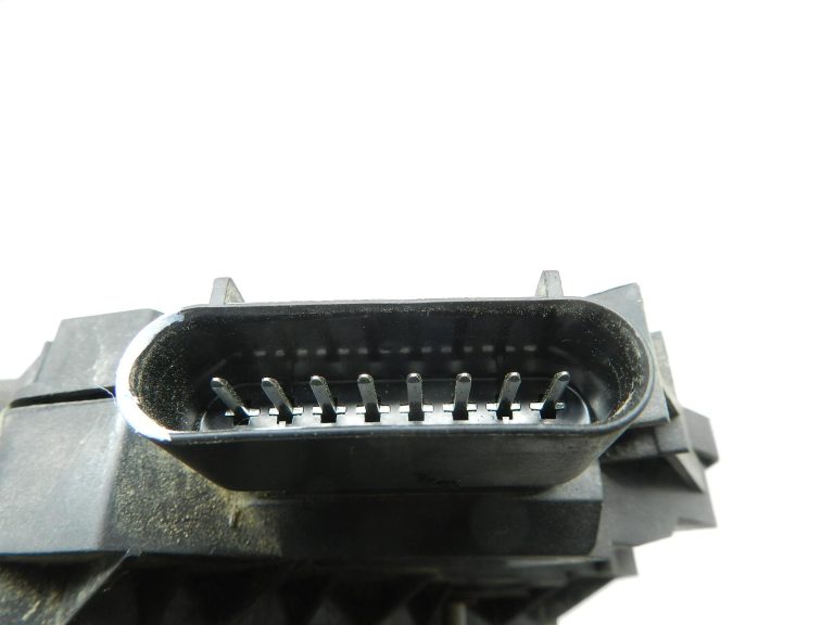 Ford Ranger oriģinālā priekšējā kreisā durvju slēgme 2113092