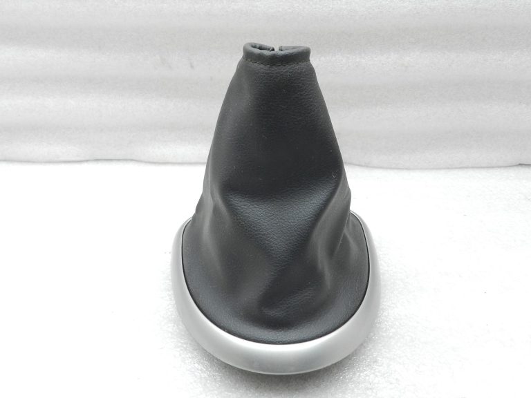 „Nissan Qashqai“ oriģinālais pārnesumu sviras apvalks no ādas 96935JD000