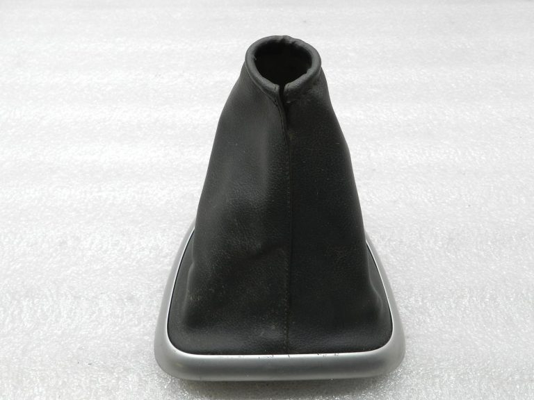 „Nissan Qashqai“ oriģinālais pārnesumu sviras apvalks no ādas 96935JD000