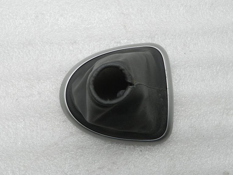 „Nissan Qashqai“ oriģinālais pārnesumu sviras apvalks no ādas 96935JD000