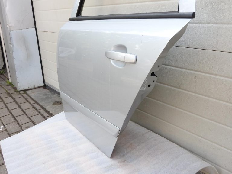 Opel Astra H Caravan durvis aizmugurējās kreisās Z157 sudraba 2AU 13168045