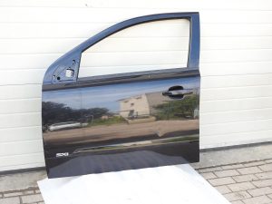 Opel Astra H priekšējās kreisās durvis 20R 2HU Z20R melnas Saphirschwarz 93192036